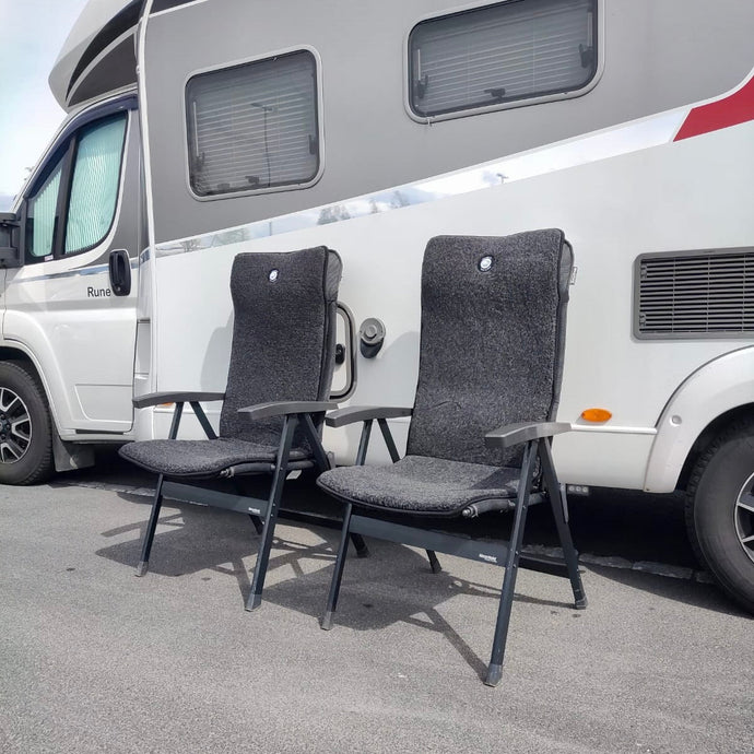 2 stk Sitteputer i ull til campingstol og andre stoler med høy rygg. G ...