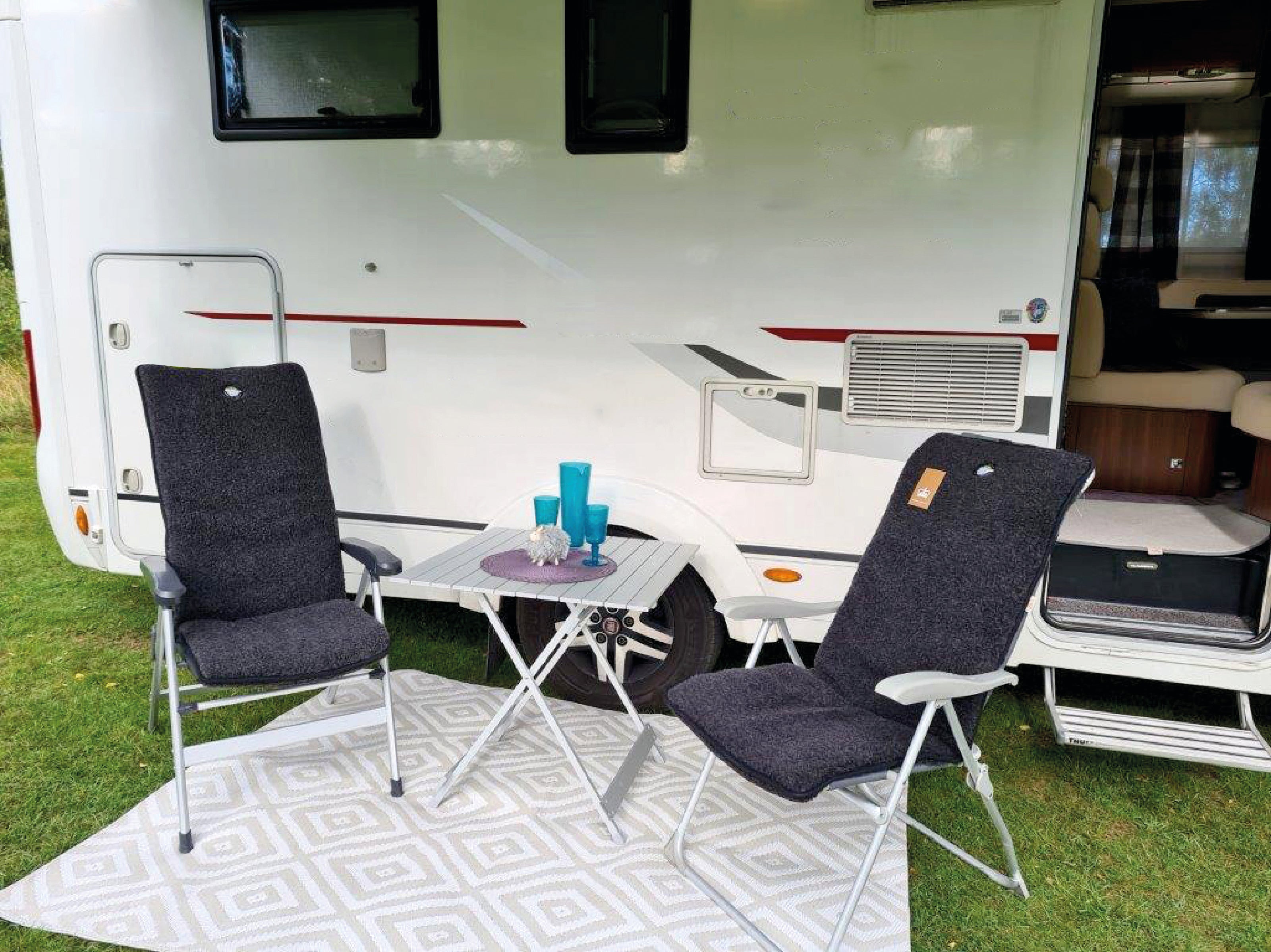 2 stk Sitteputer i ull til campingstol og andre stoler med høy rygg. Gratis frakt !