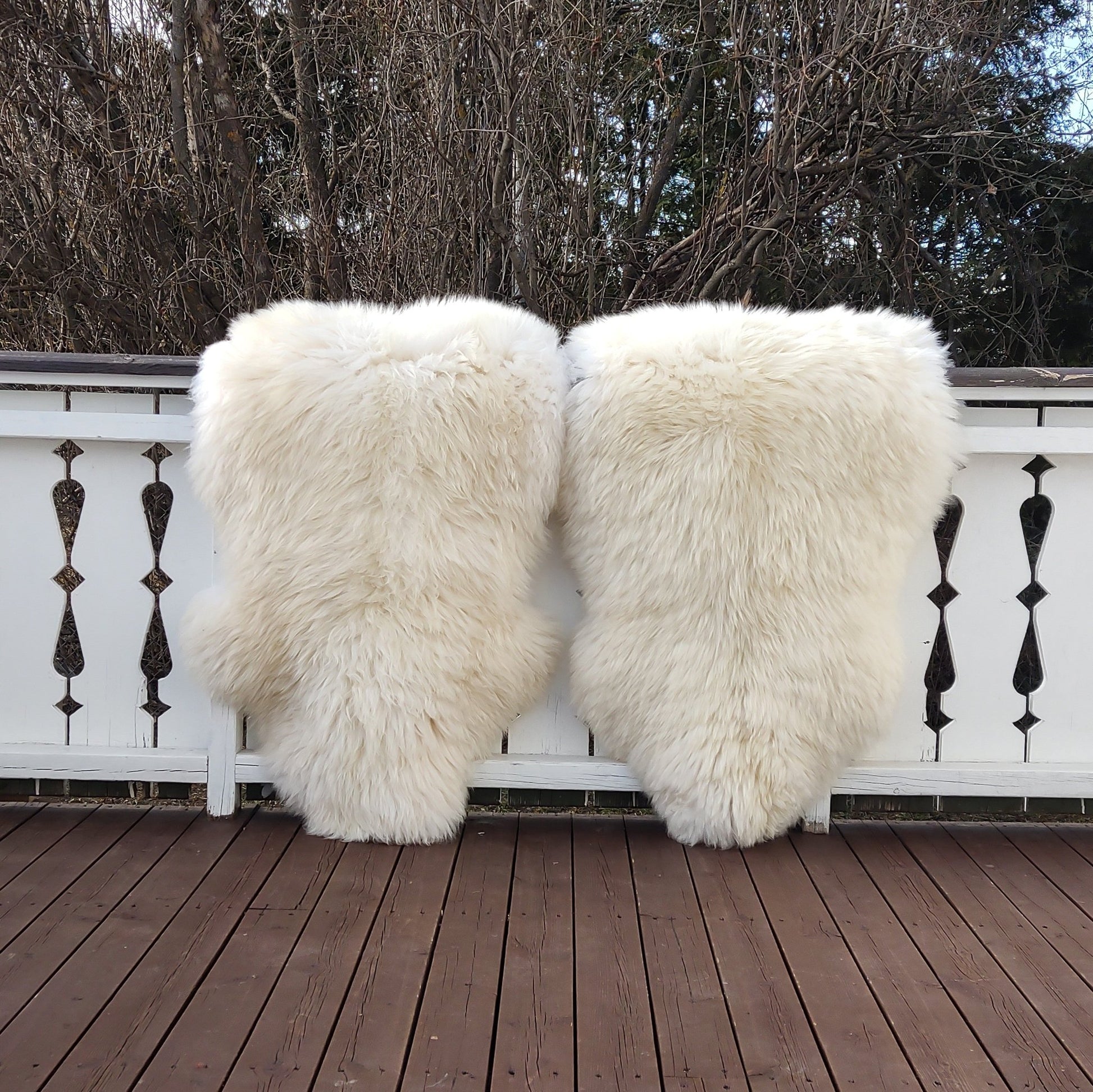 2 stk Hvite Saueskinn - Gratis Frakt - ULLNorge