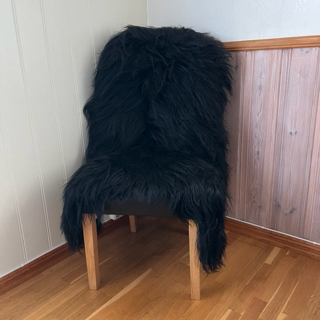 Sort langhåret skinn fra Island -str. XXXL  (135/140 cm)-Gratis frakt.