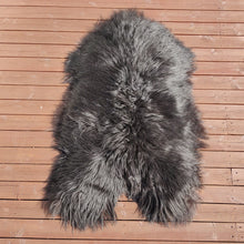 Last inn bildet i Galleri-visningsprogrammet, Sort langhåret skinn fra Island -str. XXL  (125-130cm)-Gratis frakt.
